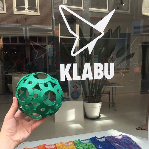 Check out the new shop of @theklabu on de Zeedijk and support them in their great cause....just like us⚽️